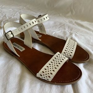 Steve Madden Flat white sandals - REYLA